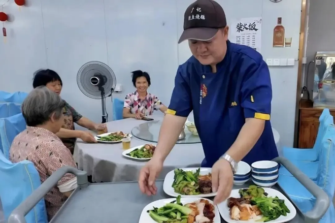 广州退役军人裴志广 最是烟火抚人心！广州从化老兵农庄2年免费请长者吃饭